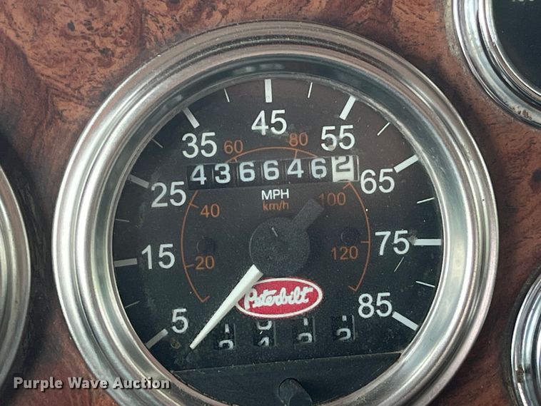 image for item LD9537 2004 Peterbilt 378 semi truck