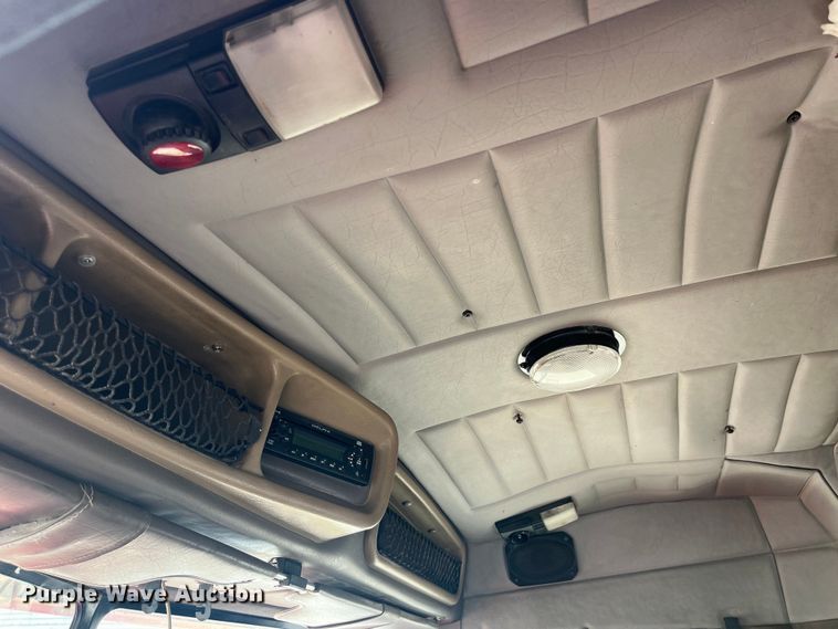 image for item LD9537 2004 Peterbilt 378 semi truck