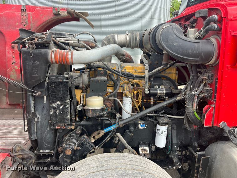 image for item LD9537 2004 Peterbilt 378 semi truck