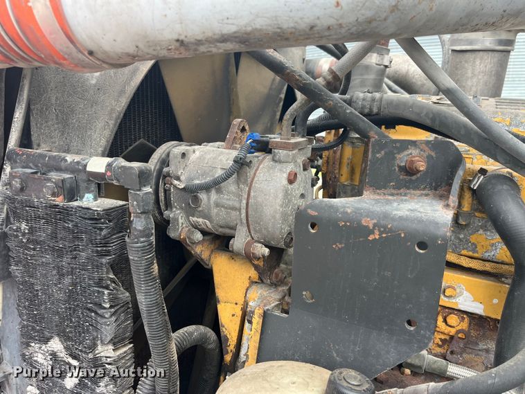 image for item LD9537 2004 Peterbilt 378 semi truck