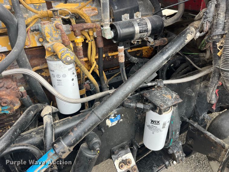 image for item LD9537 2004 Peterbilt 378 semi truck