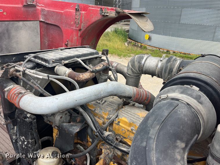 image for item LD9537 2004 Peterbilt 378 semi truck