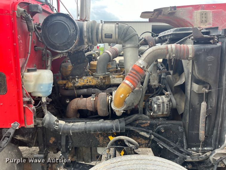 image for item LD9537 2004 Peterbilt 378 semi truck
