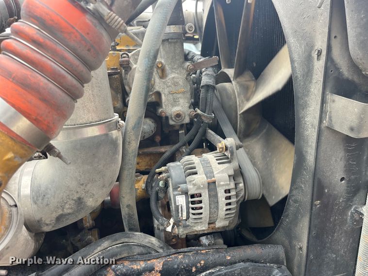 image for item LD9537 2004 Peterbilt 378 semi truck