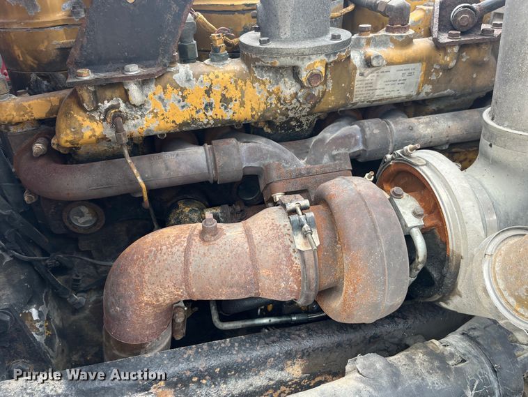 image for item LD9537 2004 Peterbilt 378 semi truck