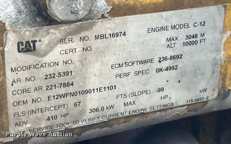 image for item LD9537 2004 Peterbilt 378 semi truck