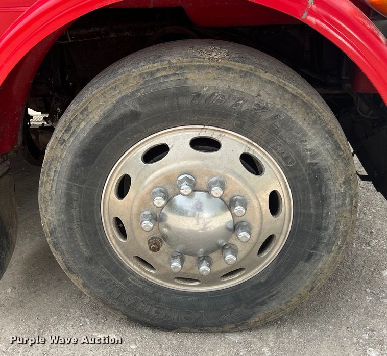 image for item LD9537 2004 Peterbilt 378 semi truck