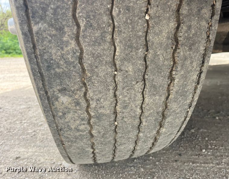 image for item LD9537 2004 Peterbilt 378 semi truck