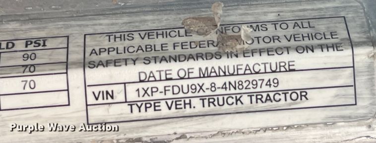 image for item LD9537 2004 Peterbilt 378 semi truck