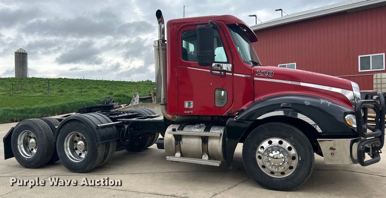 image for item LR9339 2007 Freightliner Columbia  semi truck