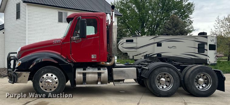 image for item LR9339 2007 Freightliner Columbia  semi truck