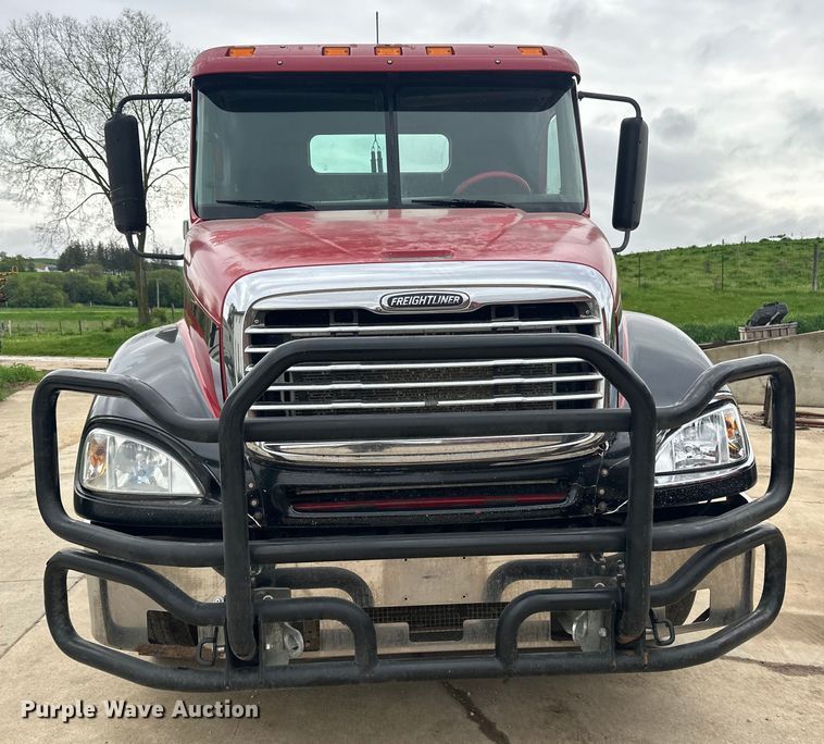 image for item LR9339 2007 Freightliner Columbia  semi truck