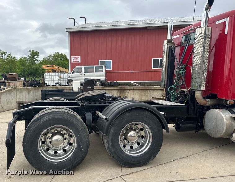 image for item LR9339 2007 Freightliner Columbia  semi truck