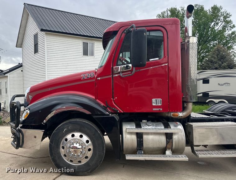 image for item LR9339 2007 Freightliner Columbia  semi truck