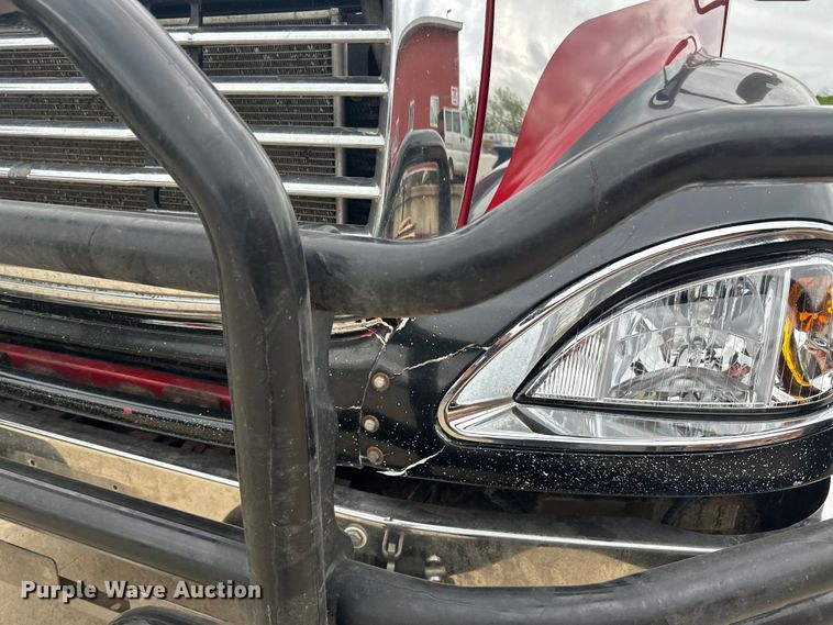 image for item LR9339 2007 Freightliner Columbia  semi truck