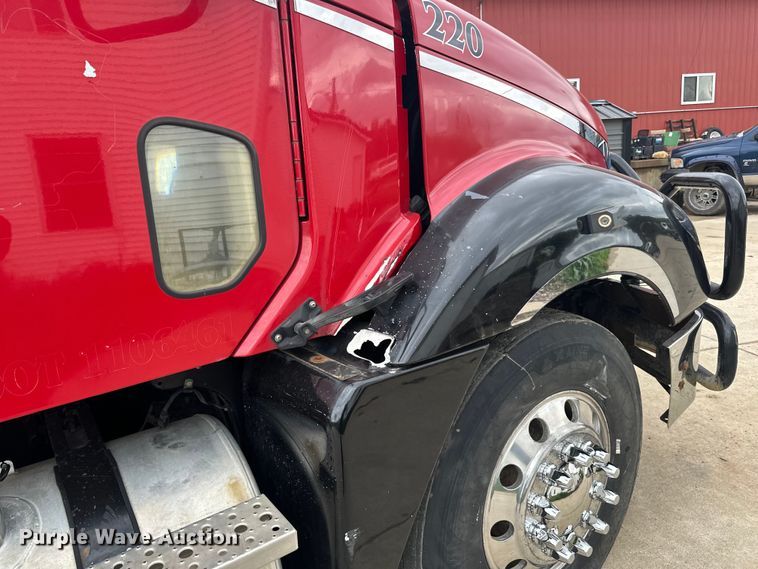 image for item LR9339 2007 Freightliner Columbia  semi truck