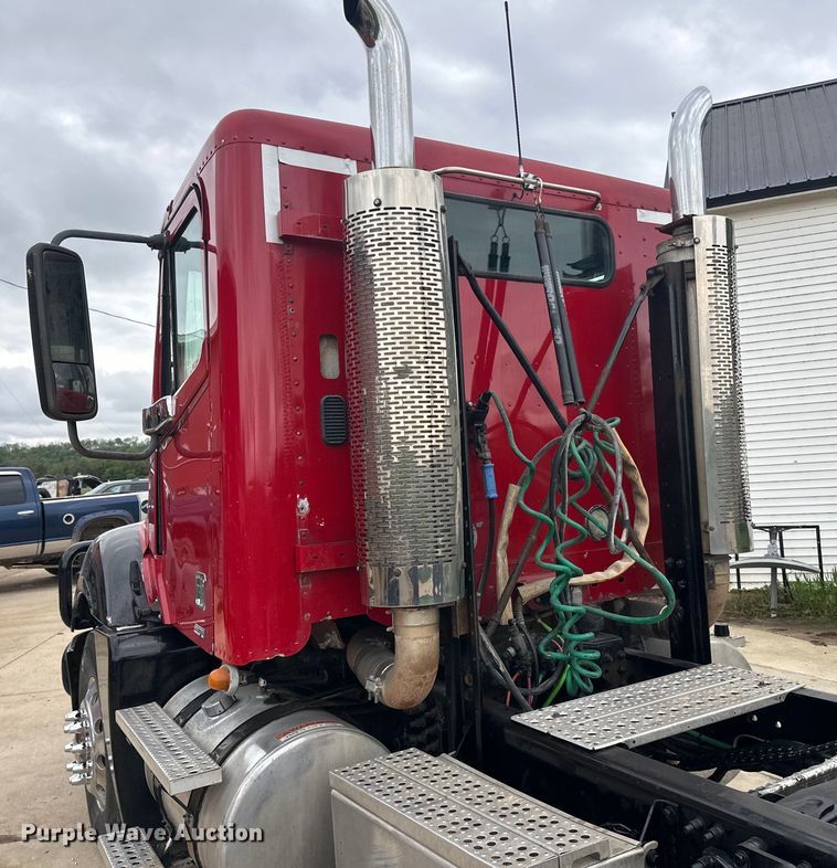 image for item LR9339 2007 Freightliner Columbia  semi truck