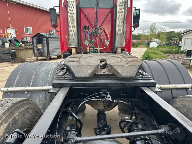 image for item LR9339 2007 Freightliner Columbia  semi truck