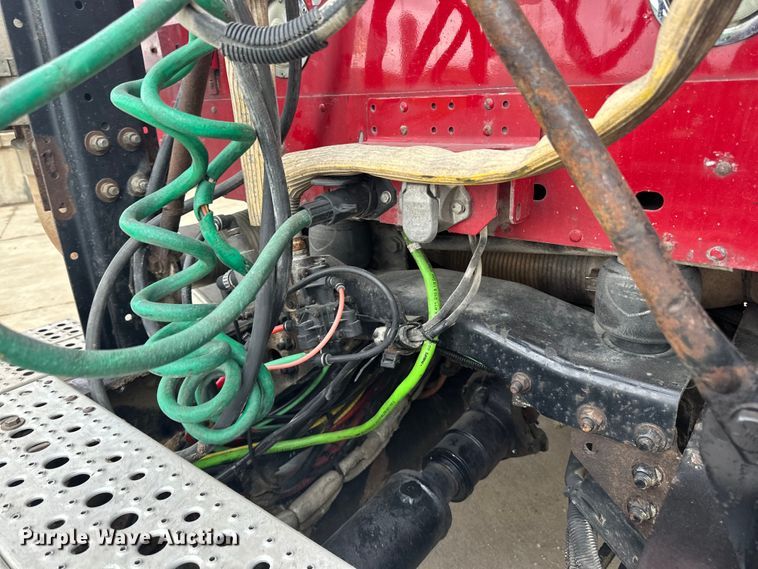 image for item LR9339 2007 Freightliner Columbia  semi truck