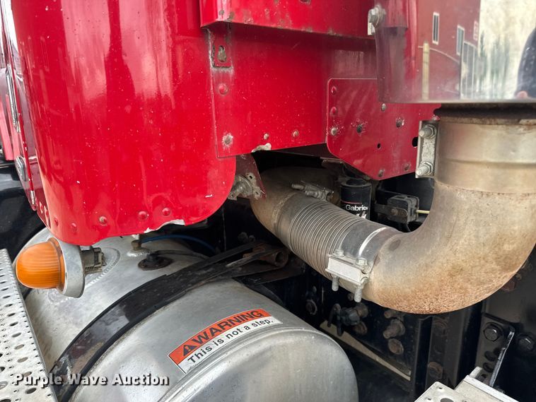 image for item LR9339 2007 Freightliner Columbia  semi truck