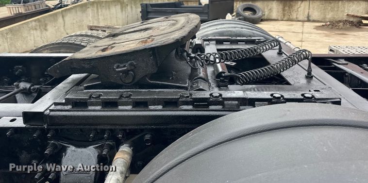 image for item LR9339 2007 Freightliner Columbia  semi truck
