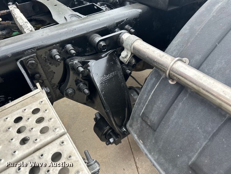 image for item LR9339 2007 Freightliner Columbia  semi truck