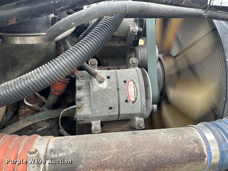 image for item LR9339 2007 Freightliner Columbia  semi truck
