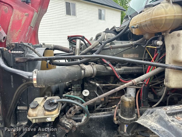 image for item LR9339 2007 Freightliner Columbia  semi truck