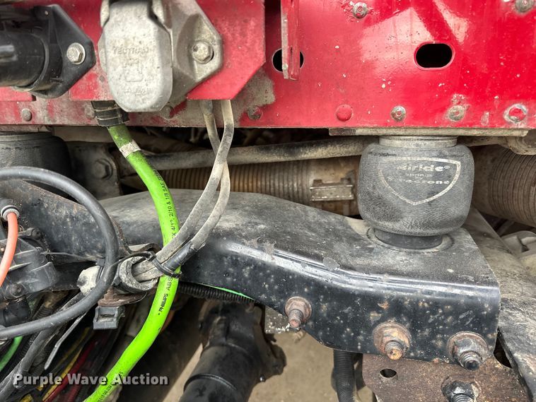 image for item LR9339 2007 Freightliner Columbia  semi truck