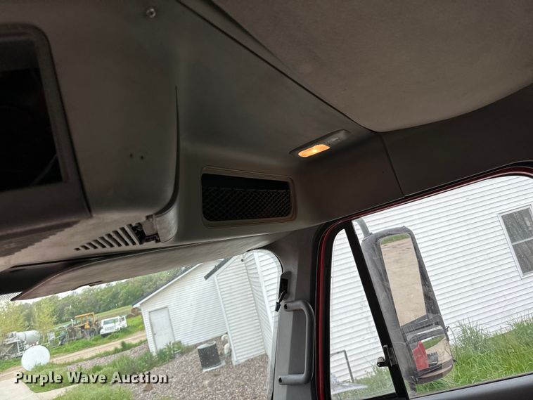 image for item LR9339 2007 Freightliner Columbia  semi truck