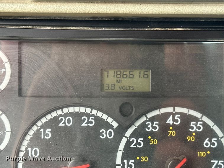 image for item LR9339 2007 Freightliner Columbia  semi truck
