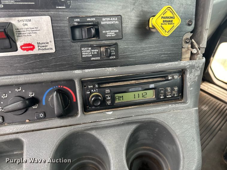 image for item LR9339 2007 Freightliner Columbia  semi truck