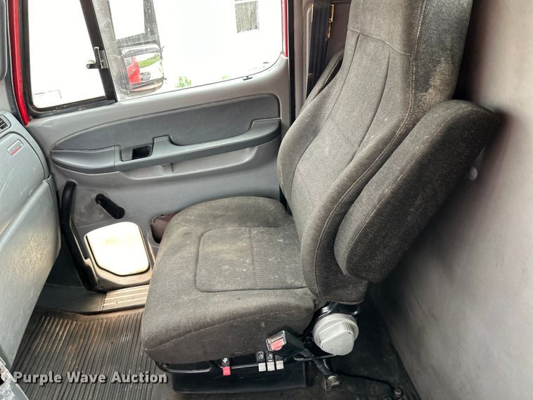 image for item LR9339 2007 Freightliner Columbia  semi truck