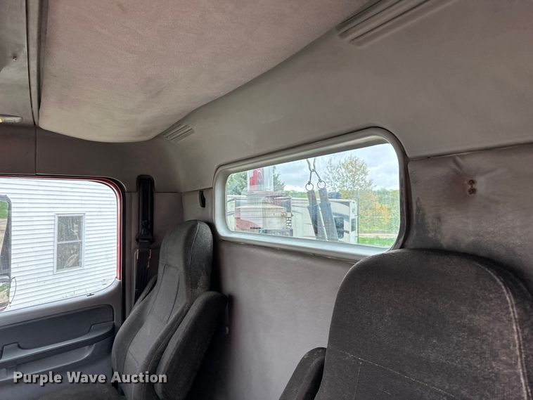 image for item LR9339 2007 Freightliner Columbia  semi truck