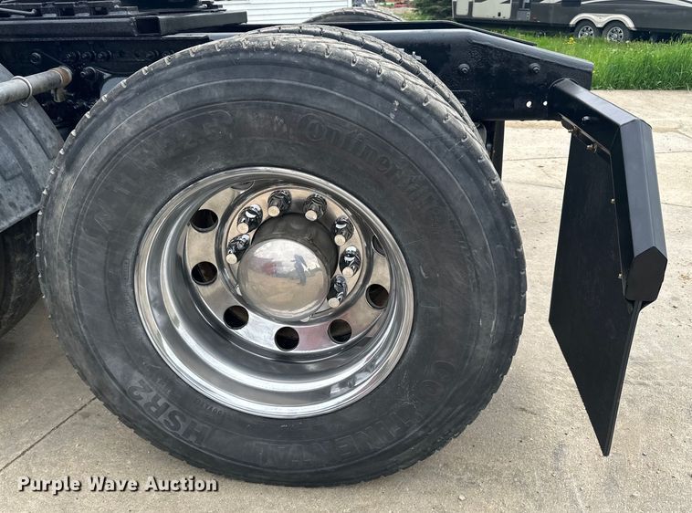 image for item LR9339 2007 Freightliner Columbia  semi truck
