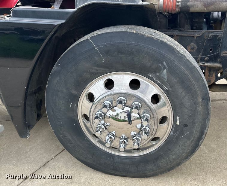image for item LR9339 2007 Freightliner Columbia  semi truck