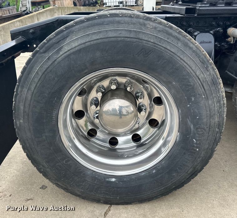 image for item LR9339 2007 Freightliner Columbia  semi truck