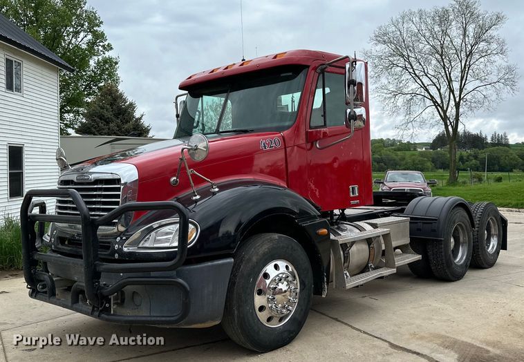 image for item LR9340 2005 Freightliner  Columbia semi truck
