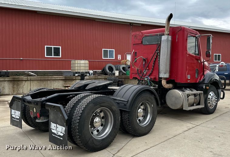 image for item LR9340 2005 Freightliner  Columbia semi truck