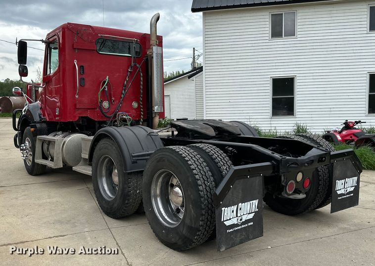 image for item LR9340 2005 Freightliner  Columbia semi truck