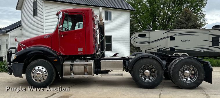 image for item LR9340 2005 Freightliner  Columbia semi truck