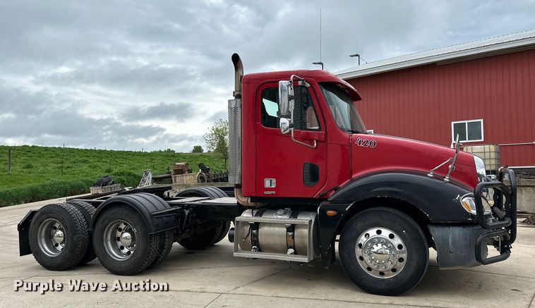 image for item LR9340 2005 Freightliner  Columbia semi truck