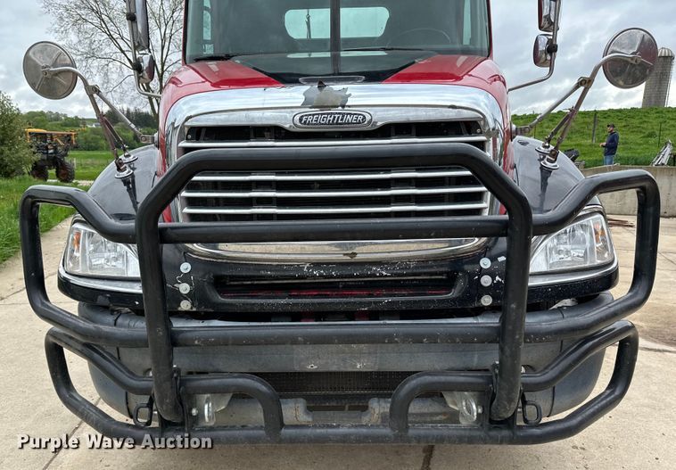 image for item LR9340 2005 Freightliner  Columbia semi truck