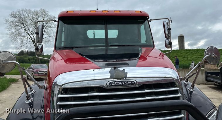 image for item LR9340 2005 Freightliner  Columbia semi truck