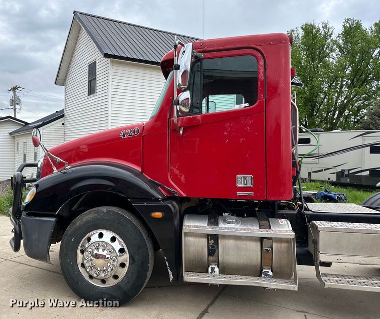 image for item LR9340 2005 Freightliner  Columbia semi truck