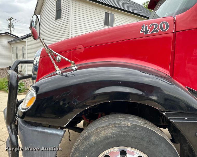 image for item LR9340 2005 Freightliner  Columbia semi truck