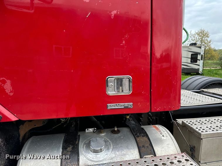 image for item LR9340 2005 Freightliner  Columbia semi truck