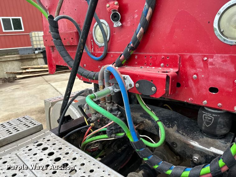 image for item LR9340 2005 Freightliner  Columbia semi truck