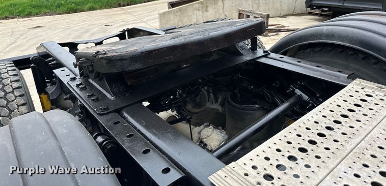 image for item LR9340 2005 Freightliner  Columbia semi truck