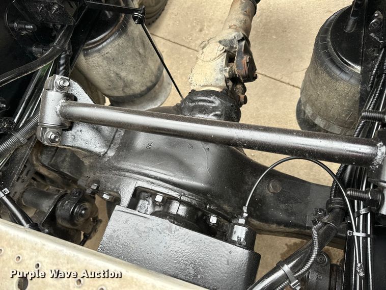 image for item LR9340 2005 Freightliner  Columbia semi truck